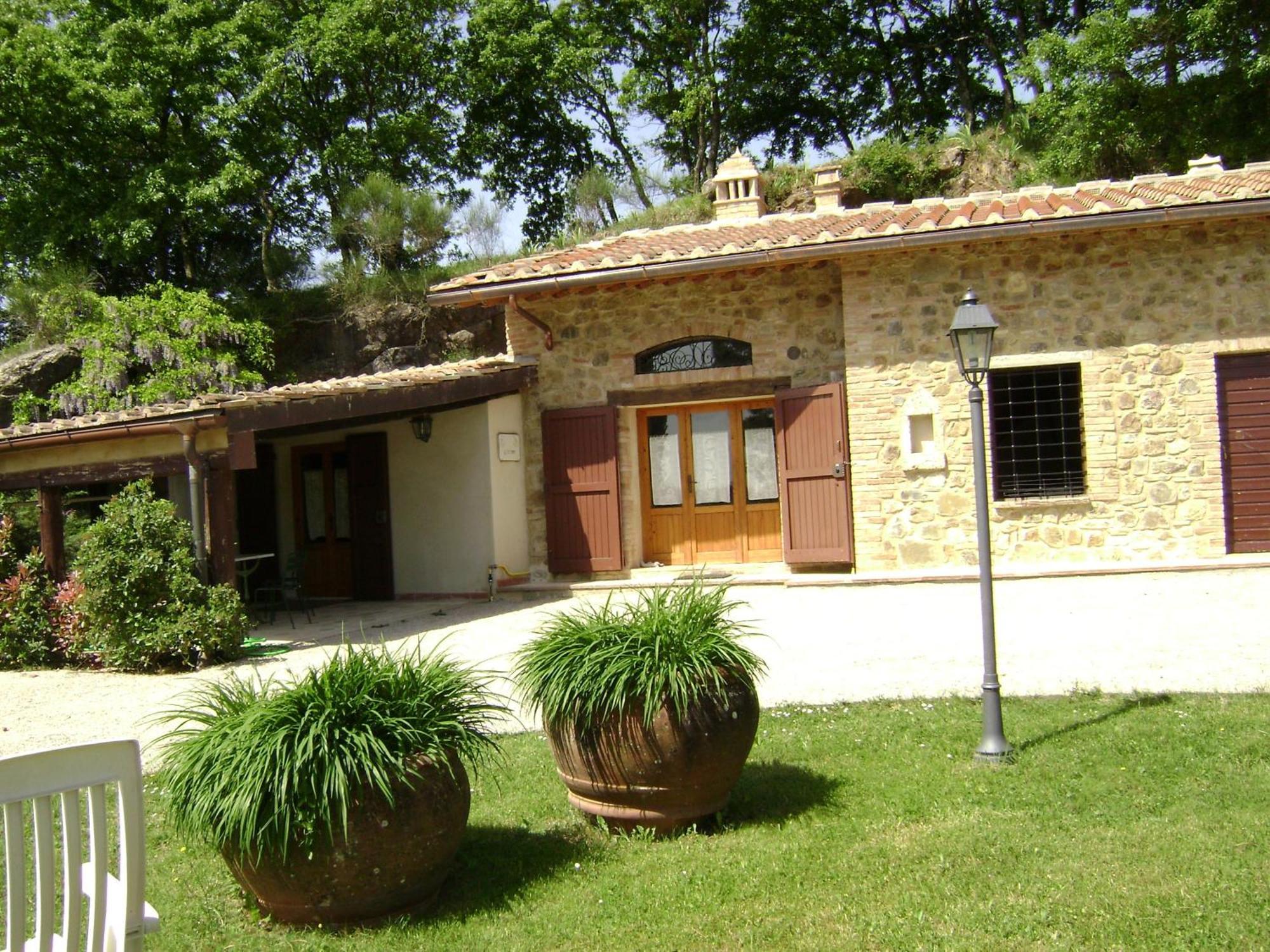 Sassi Bianchi Guest House Sensano Екстериор снимка